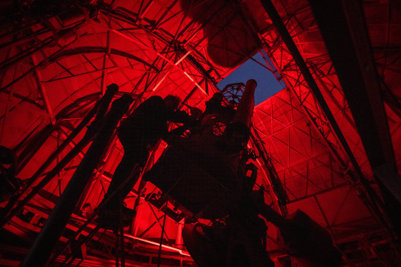 Astronomers at the Linden Observatory on the edge of the Blue Mountains are concerned air traffic to the new airport will disrupt the night sky.