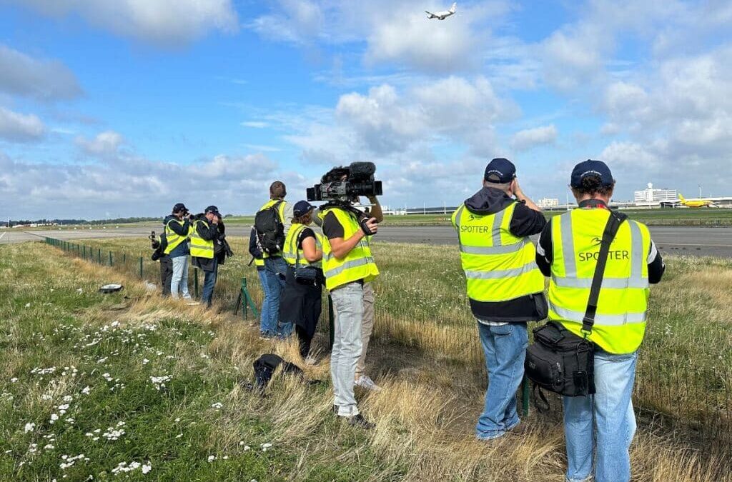 Twenty aircraft enthusiasts invited for unique visit at Brussels Airport’s tarmac for the Sixth Spotters’ Day