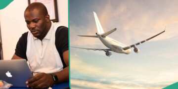 "It was a terrifying experience": Lady on flight attempts to open