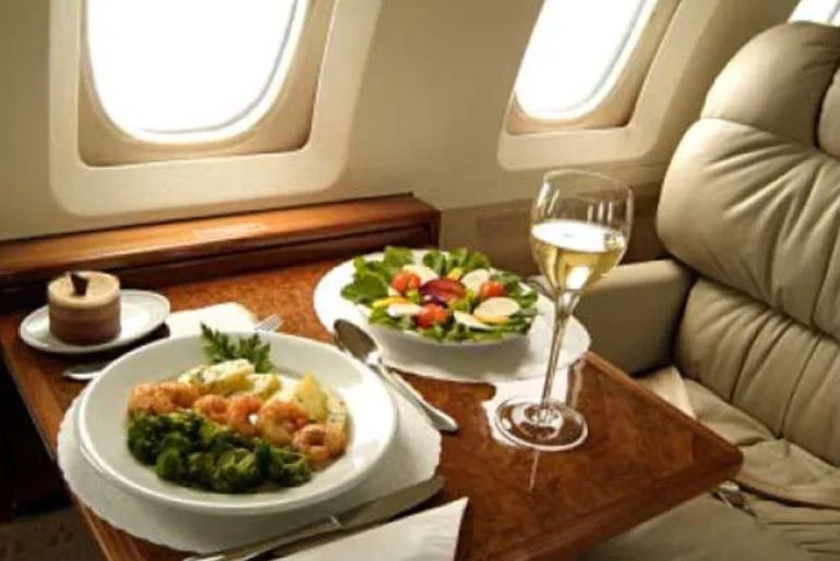 FSSAI Emphasises On Food Safety On Airplanes; Lays Guidelines For Airline Caterers